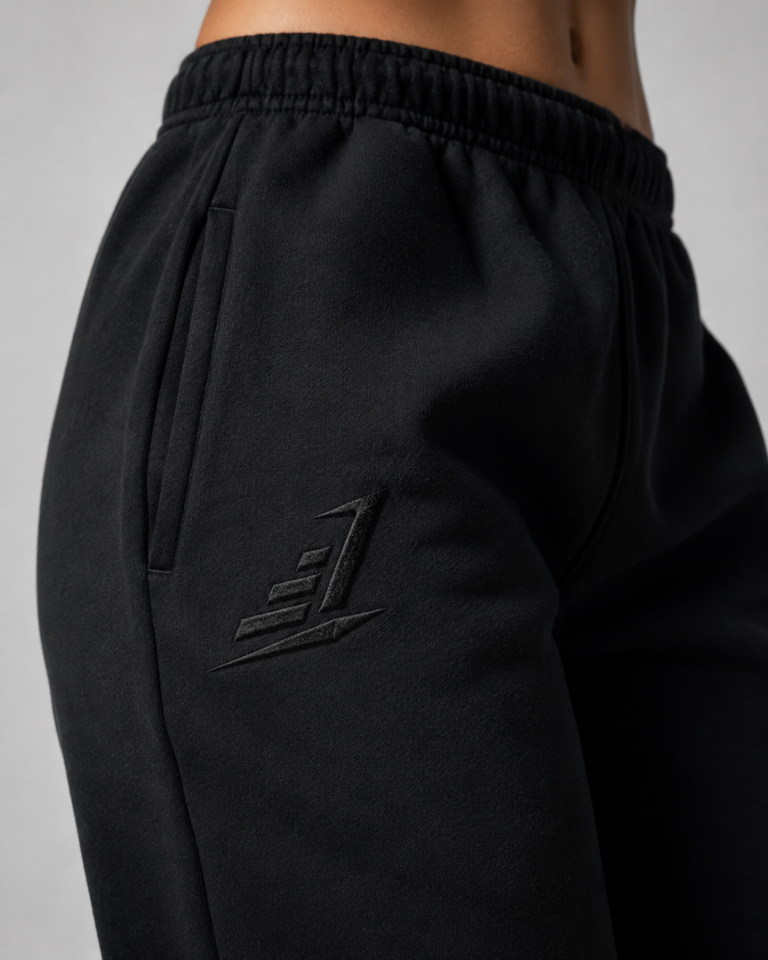 Levels Women's Relaxed Fit Joggers Deep Black